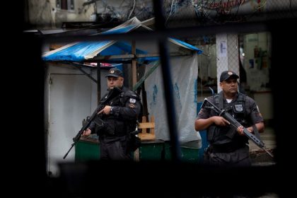 Strelba pred nocnym podnikom v Johannesburgu zabila desat ludi