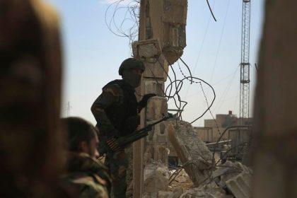 Syria Pri odvetnych uderoch USA zahynulo najmenej pat clenov IS