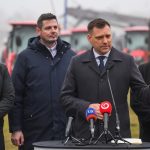 Taraba odovzdal vodohospodarom 50 traktorov na udrzbu vodnych tokov