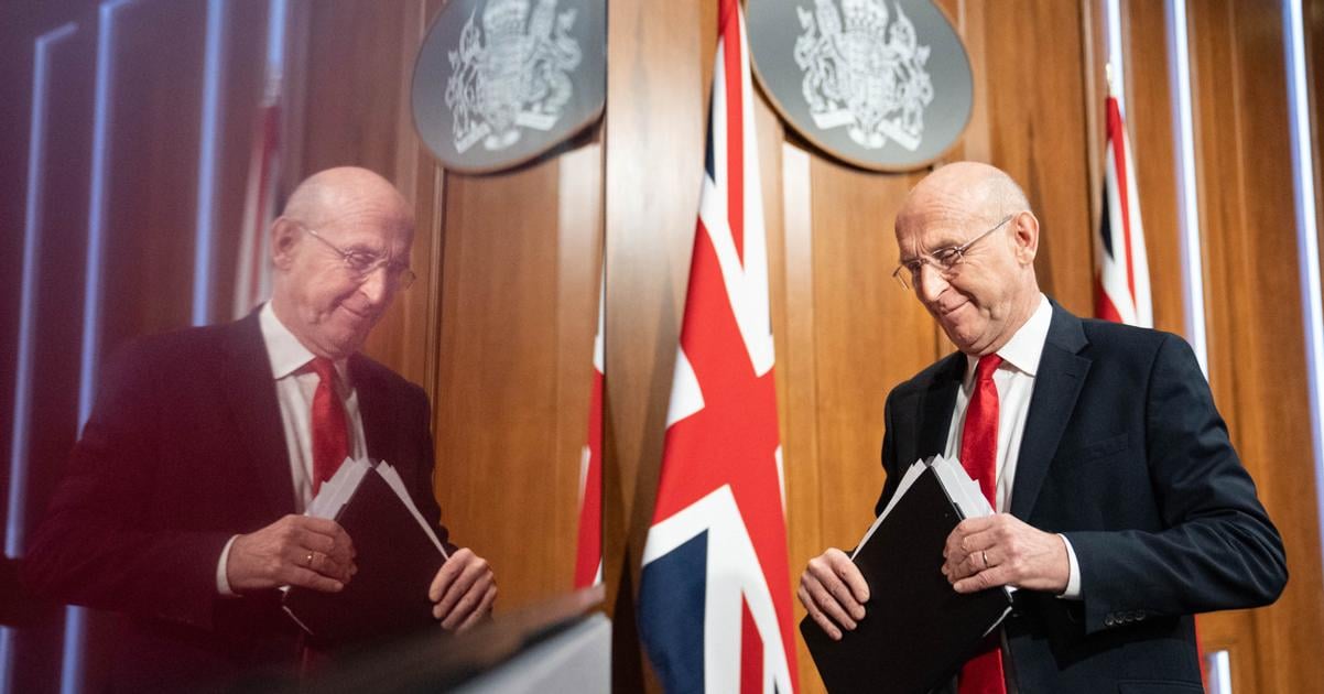 V BRITANIA Namornictvo sledovalo rusku ponorku tri dni
