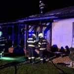 V obci pri Svidniku horel altanok a dom