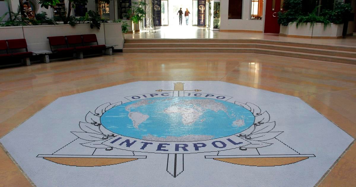 Vysetrovatelia zadrzali desiatky ludi v operacii