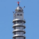 Americky horolezec Honnold bez istenia vyliezol na jednu z najvyssich budov na svete