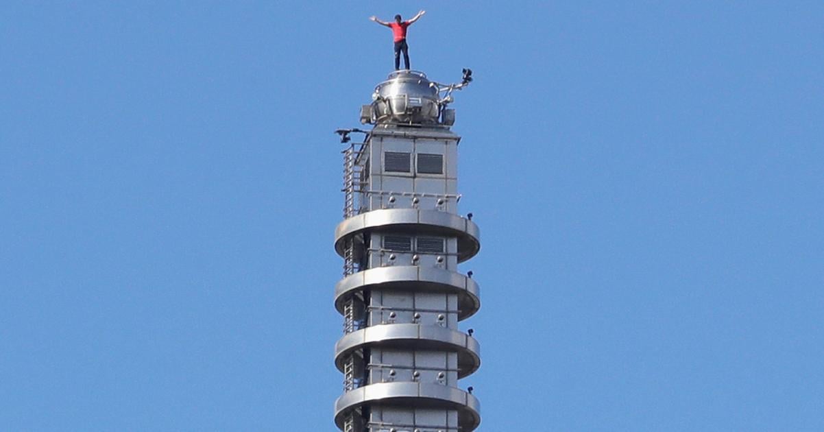 Americky horolezec Honnold bez istenia vyliezol na jednu z najvyssich budov na svete