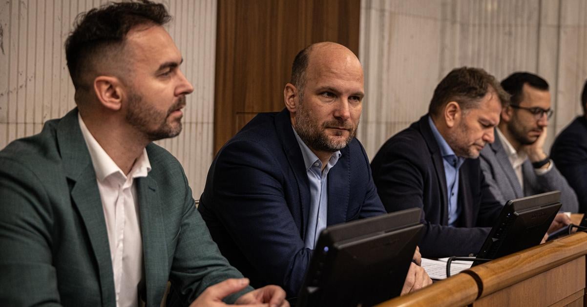 G Grendel Vyzyvame UVO aby konal pri rekonstrukcii Kukurice