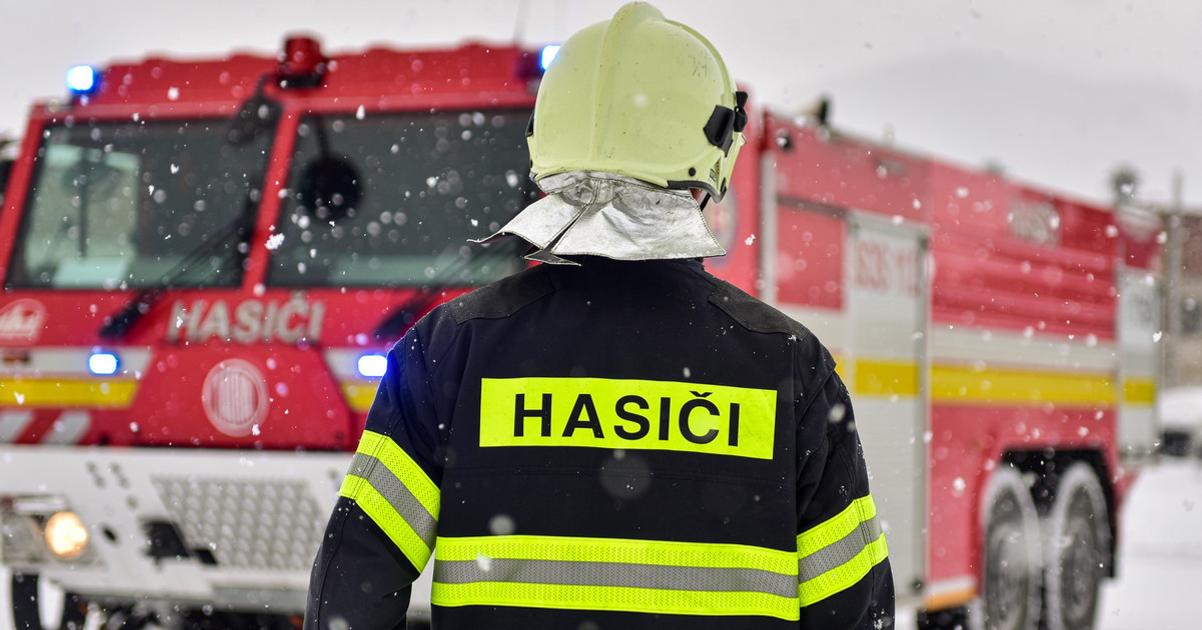 HaZZ V obci Vozokany hori strecha dvojdomu