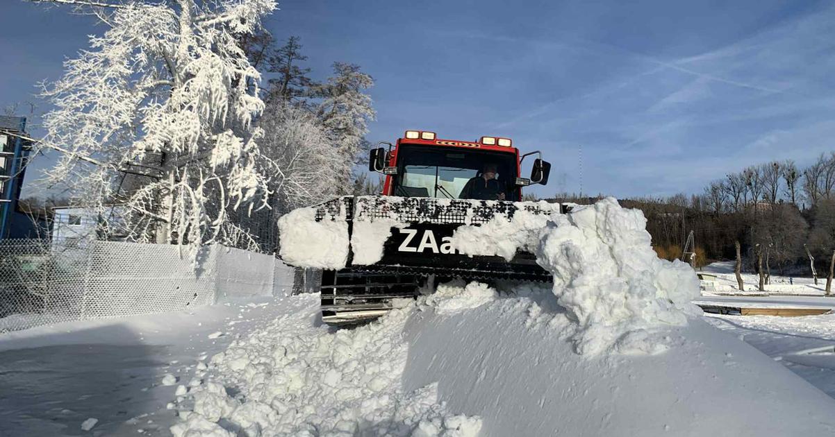 Haldy snehu zavalili cast mesta zima jak rozpravka