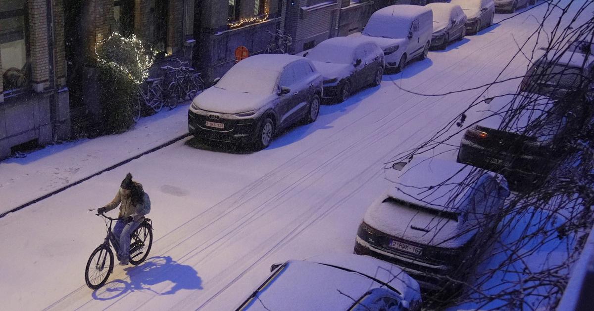 Holandsko V Amsterdame zrusili 700 letov pre snezenie a vietor