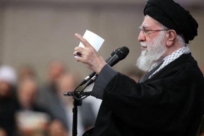 Iran varoval pred utokmi na neprietelov pre hrozbu