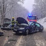 Medzi Rakosom a Slancom doslo k zrazke troch aut traja ludia sa zranili