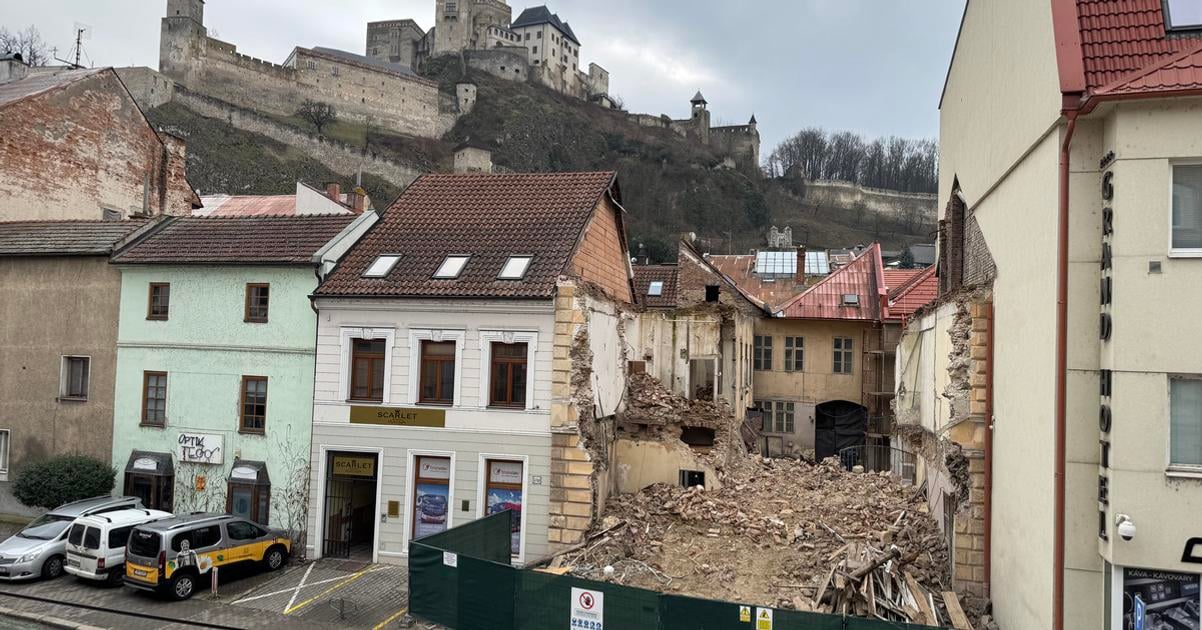 Mestsk poslanci sa ohradili voci zburaniu pamiatky Mesto a primatora vyzyvaju na opatrenia