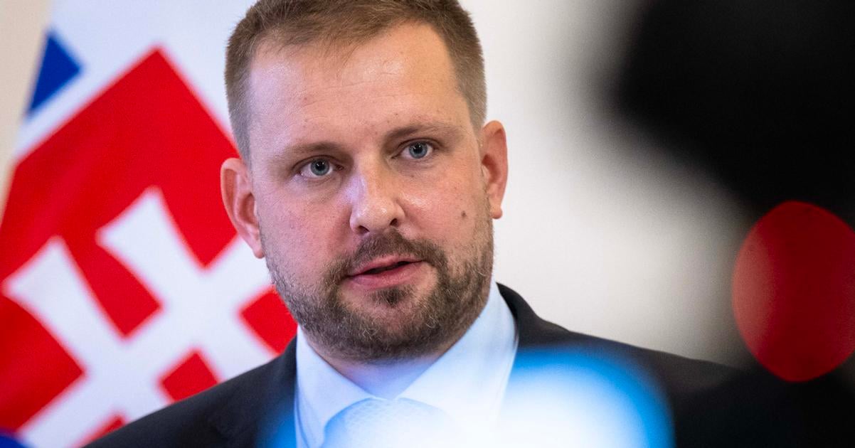Minister Sasko predstavil poslancom plan narodneho nemocnice vo Vajnoroch