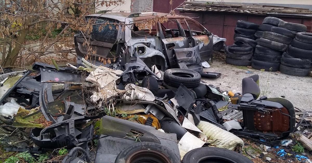 Na pozemku sa nahromadili tony odpadu sancu na jeho odstranenie nevyuzil sud ho potrestal