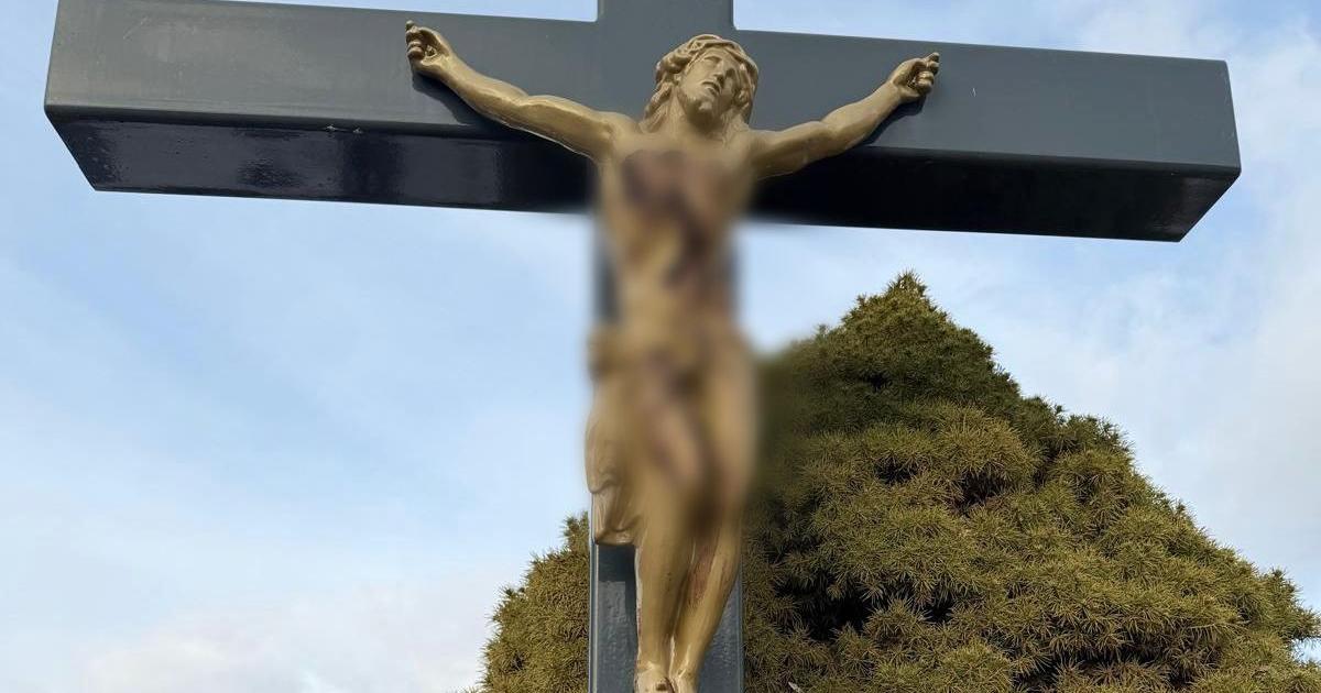 Niekto potrel hlavne krize na cintorinoch fekaliami