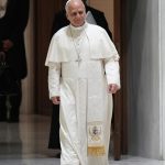 Papez prijal rodiny obeti poziaru v Crans Montane