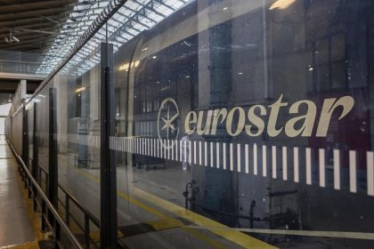 Pod Lamanskym prielivom obnovili dopravu vlaky meskaju alebo sa rusia