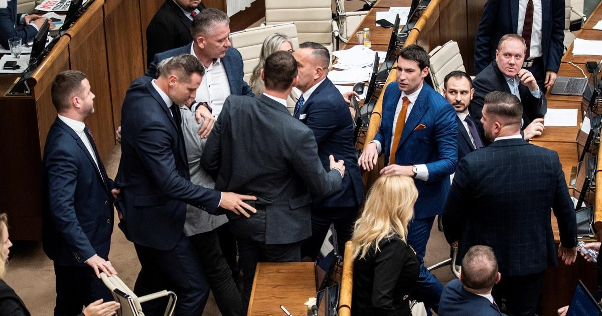 Riaditelia skol vyzyvaju poslancov na