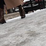 SHMU Na celom uzemi SR sa v sobotu nadalej vyskytuje poladovica