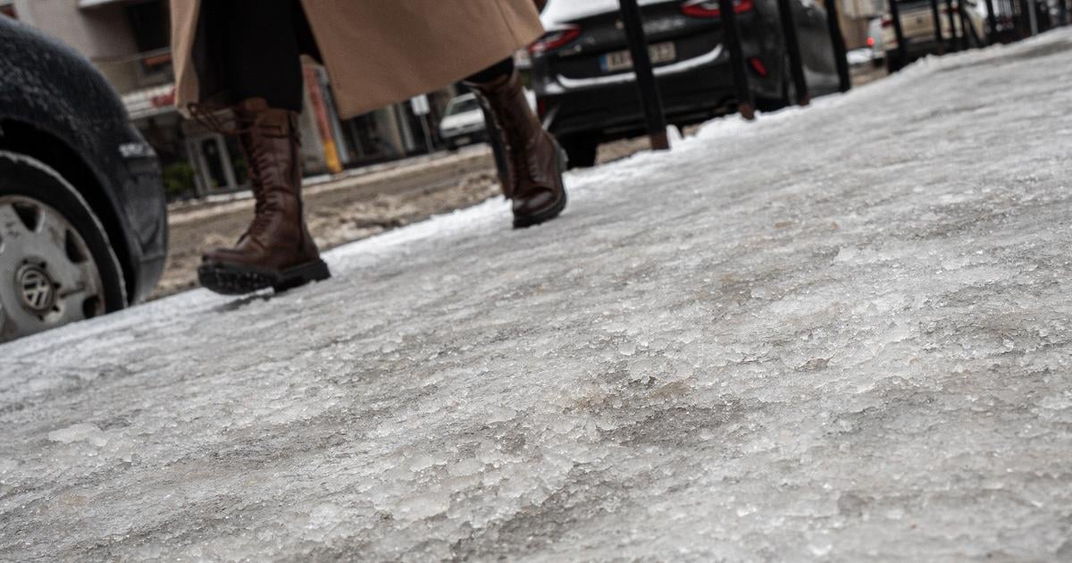 SHMU Na celom uzemi SR sa v sobotu nadalej vyskytuje poladovica