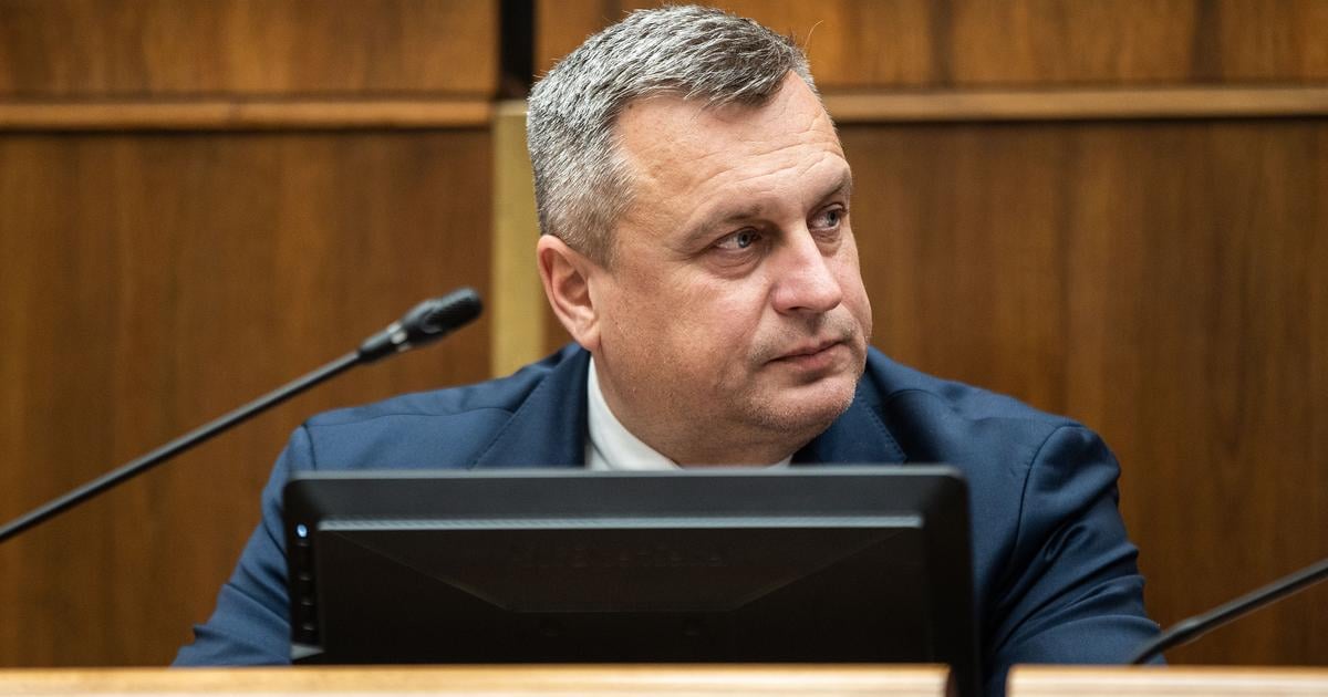 SNS stiahla z rokovania schodzie navrh na tresty za