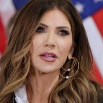 Strelba v Minneapolise vyvolala protesty Newsom vyzval k rezignacii Noemovej