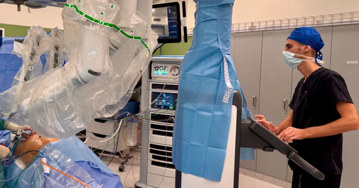V nemocnici v Saci operuju robotom urologicke operacie
