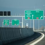 V roku 2050 bude o tretinu viac automobilov ale jazdit budeme menej