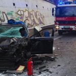 Vazna dopravna nehoda uzavrela cestu na hranici krajov