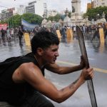 Argentnska policia nasadila vodne dela pri protestoch proti pracovnym reformam