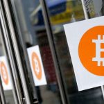 Bitcoin klesol na najnizsiu uroven za poslednych desat mesiacov