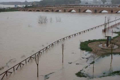 Do zaplavovej oblasti prichadzaju nove dazde premier vyzyva na opatrnost