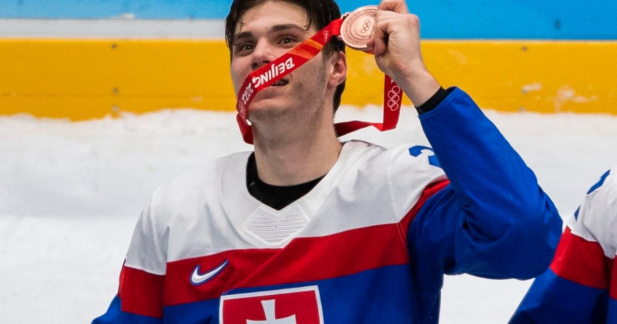 Filc vo vzduchu Charov pozdrav do neba Pozrite si vitazne momenty hokejistov galeria