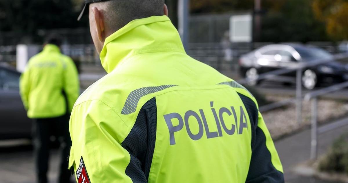 Hnutie Slovensko kritizuje vladu za pokles miezd pre policajtov a hasicov