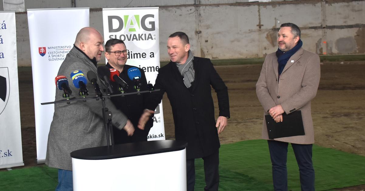 Huliak Na kona nesadnem ale dcera ich miluje Minister spustil vystavbu jazdeckeho centra