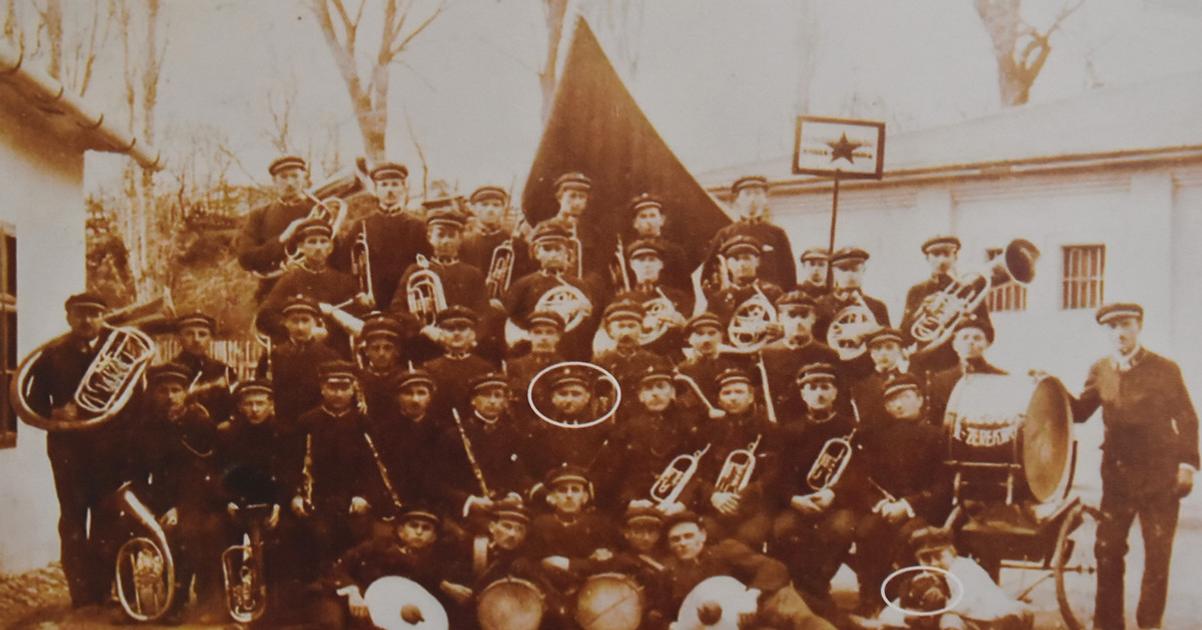 Jeden sedel v lavici s buducim vodcom Tretej rise druhy dezertoval z frontu zmenili hudobny zivot mesta