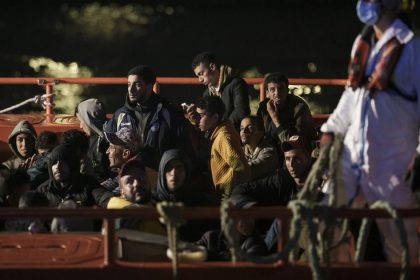 Na riskantnych trasach vlani zomrelo alebo zmizlo takmer 8 tisic migrantov