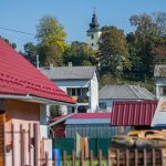 Novy Obciansky zakonik sa zaobera aj susedskymi vztahmi Koho patri ovocie z prcniavajucych konarov a kto ich bude moct oreza