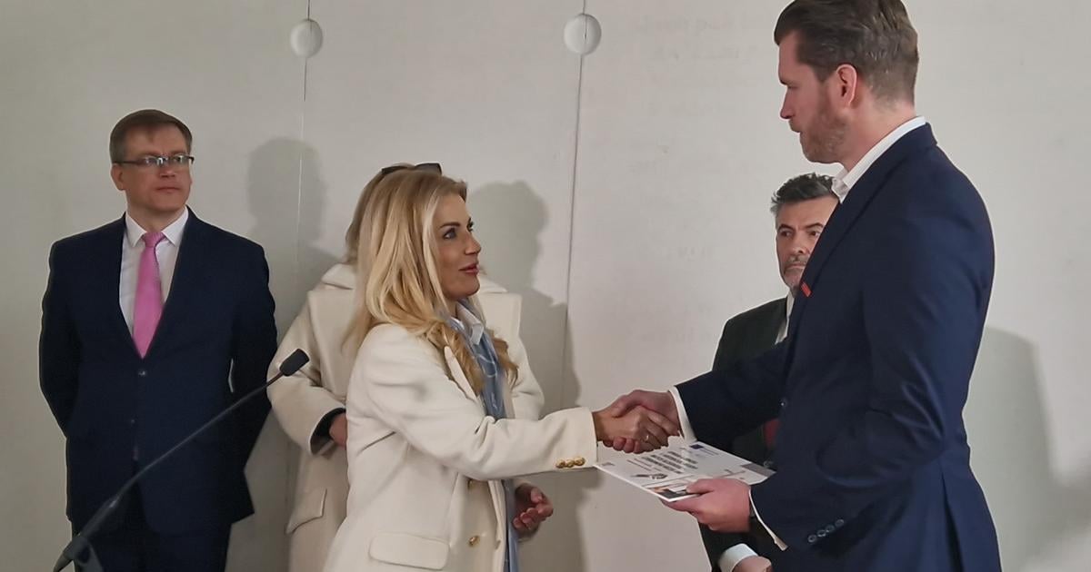 Obnova vyznamnej pamiatky sa zacala o tri roky sa v nej basnici objavia z obrazov