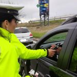 Policajti zablokovali cesty v Kosickom kraji Fukali tisice vodicov opity bol aj cyklista