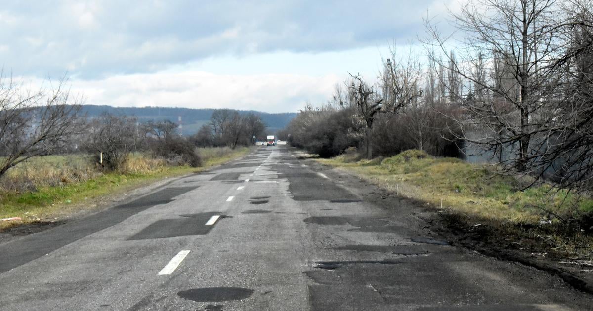 Potrebuju milion maju desat tisic Obce hladaju peniaze na opravu cesty smrti