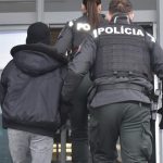 Prepadaval deti a pod hrozbou zbrane ziadal peniaze Skoncil v preventivnej vazbe