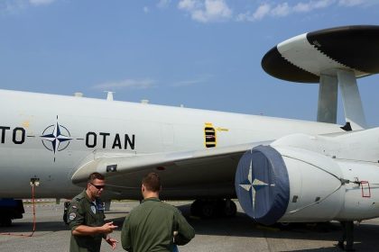 USA presuvaju flotilu lietadiel vcasneho varovania E 3 Sentry na Blizky vychod