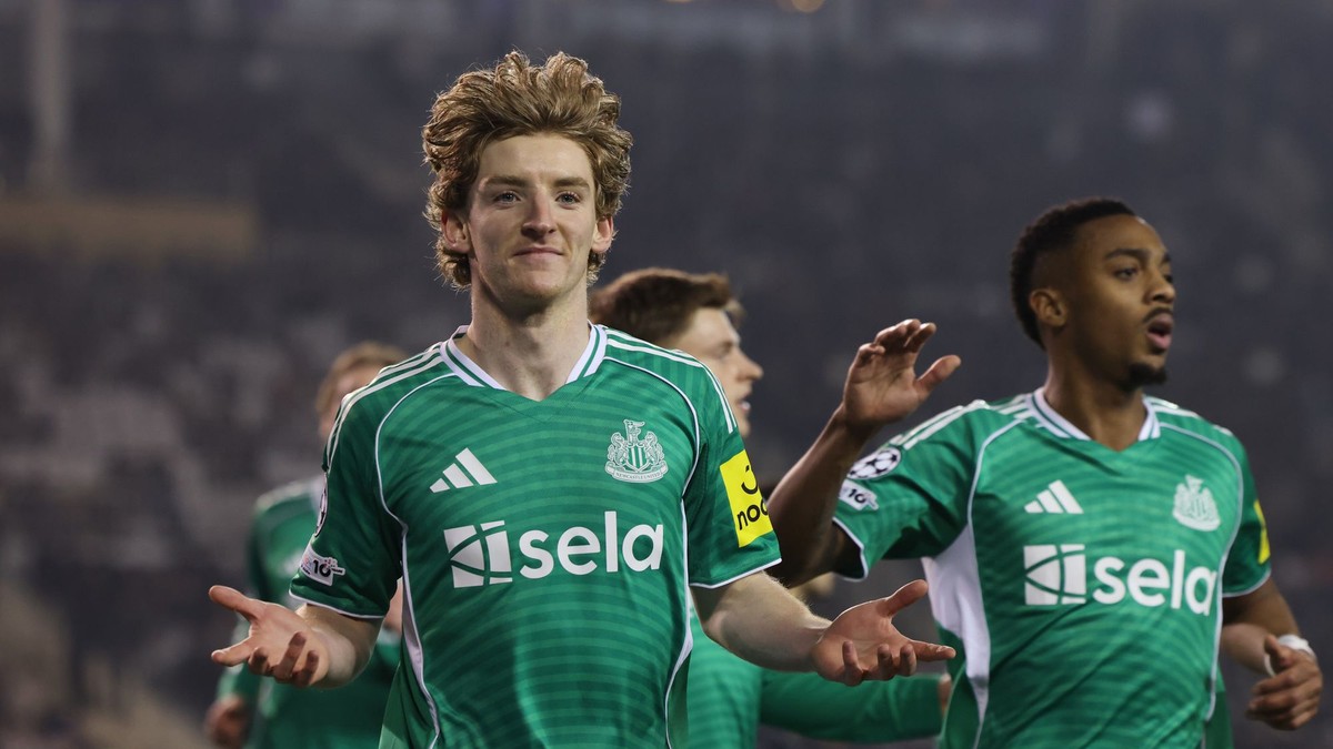 VIDEO Galapredstavenie anglickeho utocnika V prvom polcase zaznamenal pre Karabach styri goly