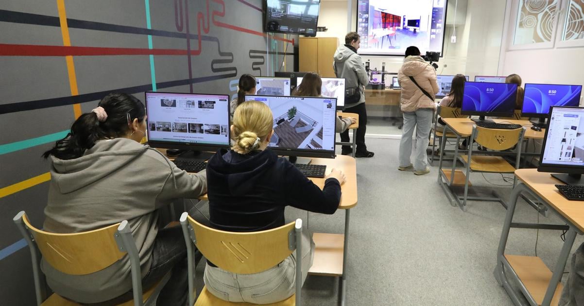 Zakladne skoly maju posledne hodiny na odoslanie e prihlok Rodicom prichadzali zmatocne e maily