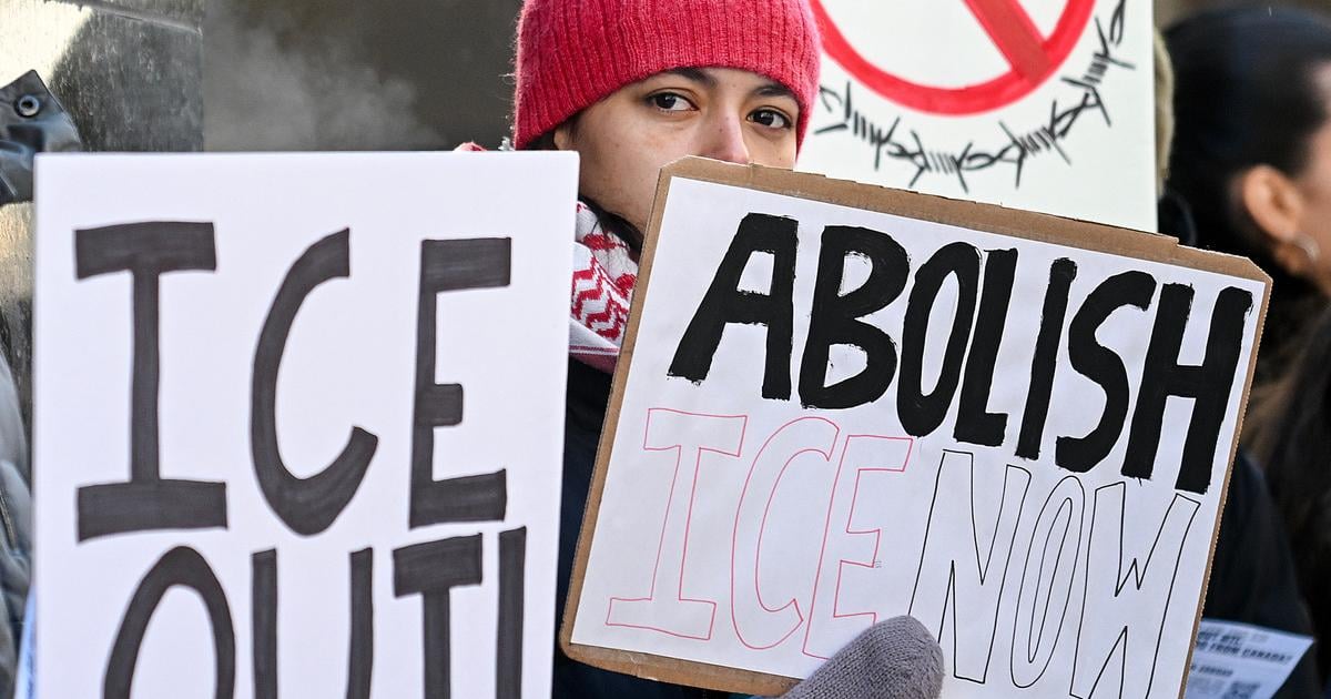 dvaja federalni agenti ktori boli postaveni mimo sluzbu za klamstvo o minneapolise
