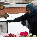 priaznivci navalneho si pripomenuli druhe vyrocie jeho smrti vo vazeni