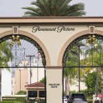 spolocnost Warner Bros uzavrela zmluvu o prevzati so skupinou Paramount