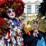 vikend Je to len zamaskovane procesie a hry