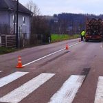 Dieta na priechode zrazil nakladak nalozeny drevom previezli ho do nemocnice vrtulnikom