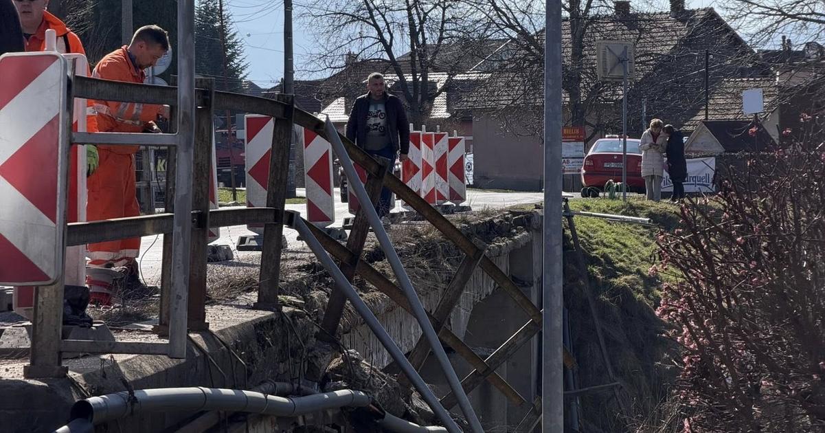 Dopravu na poskodenom moste v Opatovciach nad Nitrou ridia policajti kamiony su odklonene
